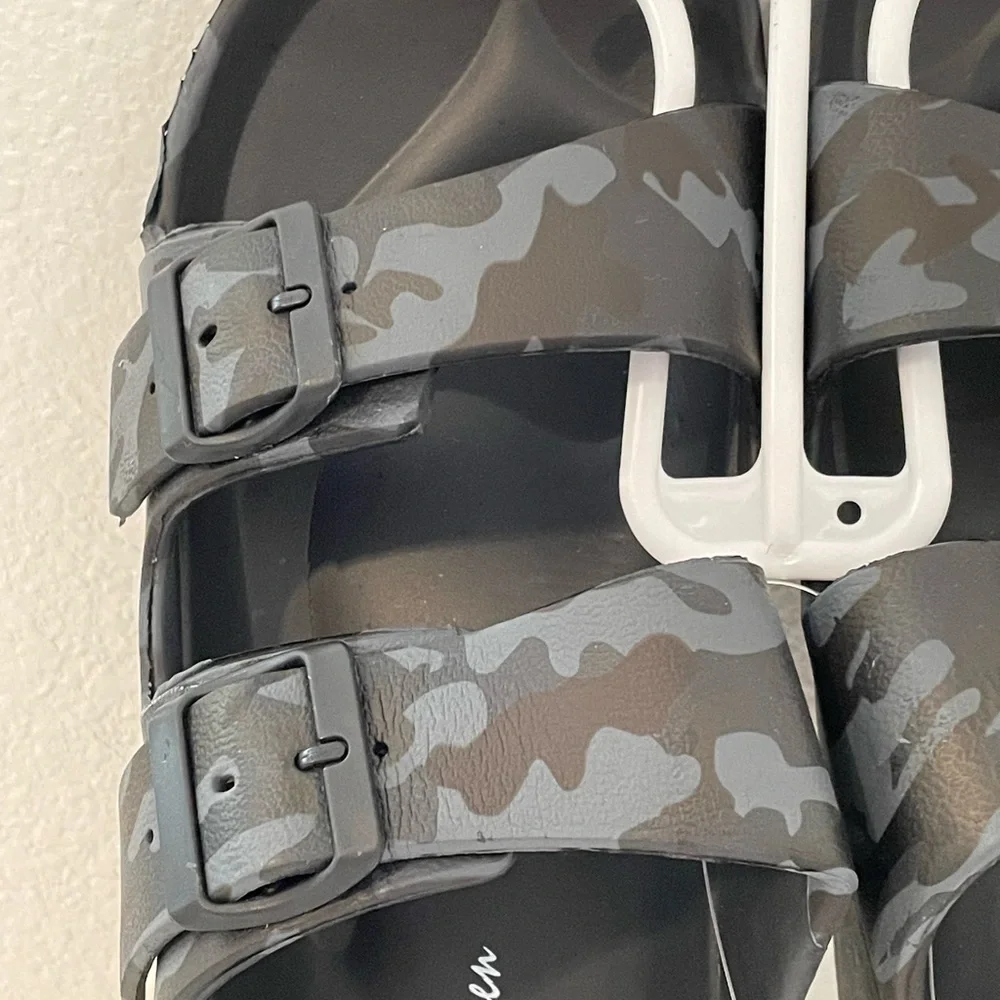NWT Double Buckle Slide Sandals Size 13 Black/Gray Camo